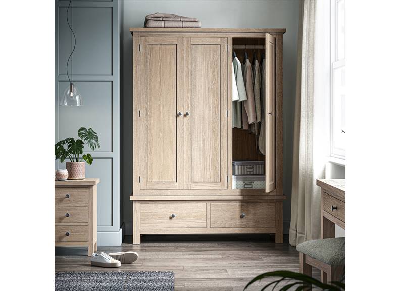 Modern Country Oak Triple Wardrobe - room
