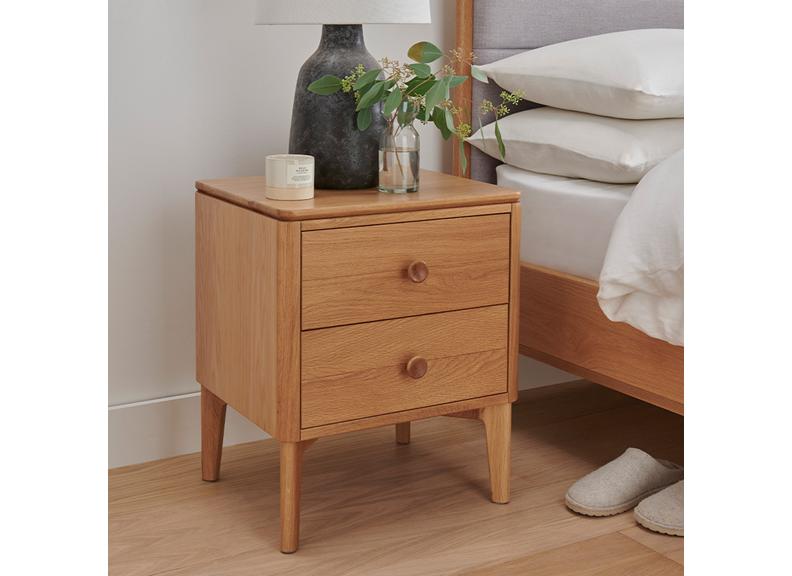 Hadley Bedside - room