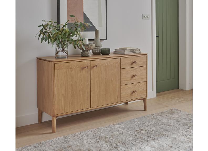 Hadley Large sideboard - room