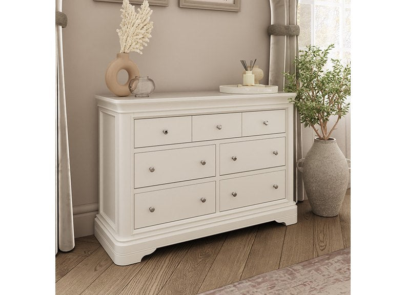 Mabel Bone 3+4 Chest - room