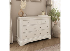 Mabel Bone 3+4 Chest - room