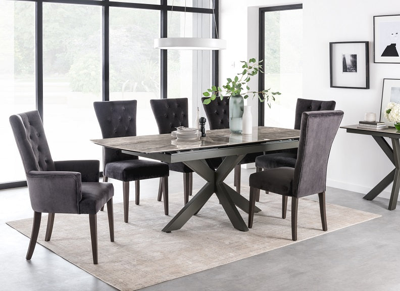 Valerius Extending Table W/Pembroke Chairs