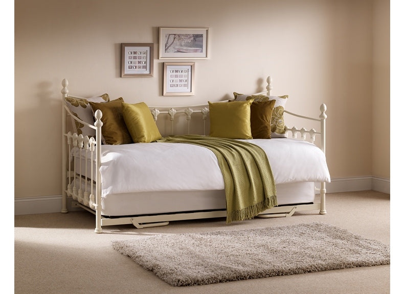 Versailles Day Bed W/Trundle - room