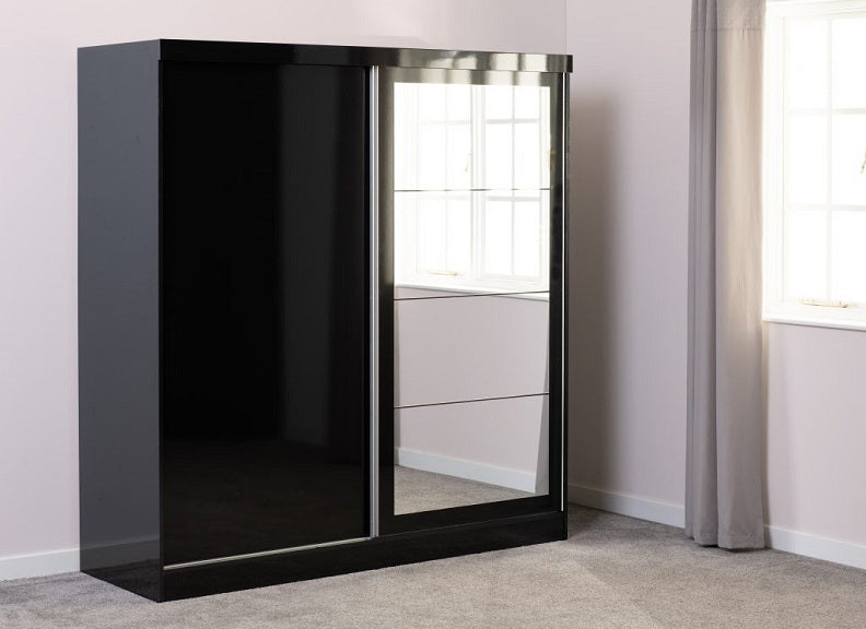 Nevada Black Gloss Sliding Door Wardrobe - room