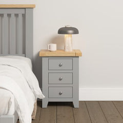 Windsor 3 Drawer Bedside – Pebble Grey with Oak Top (WBF)