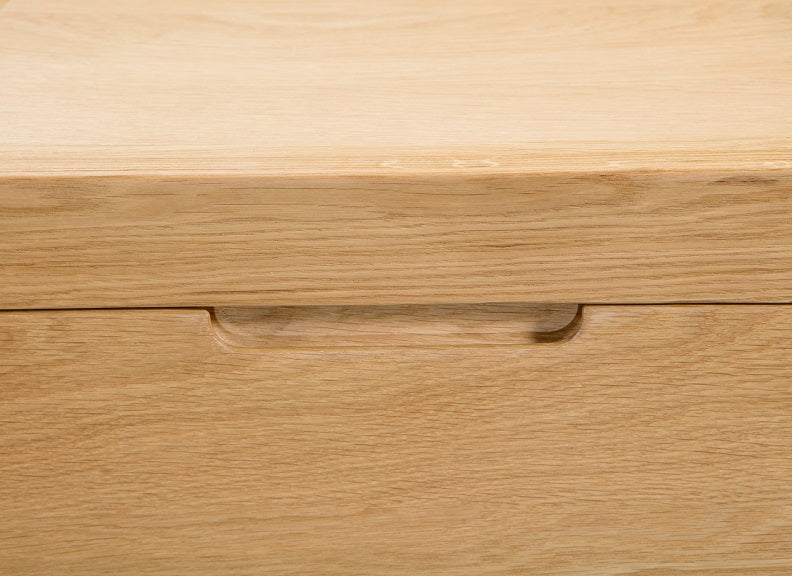 Curve Oak Sideboard - handle