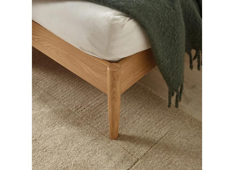 Belton Oak Spindle Bed – Solid Oak Wooden Bed Frame with Classic Spindle Headboard