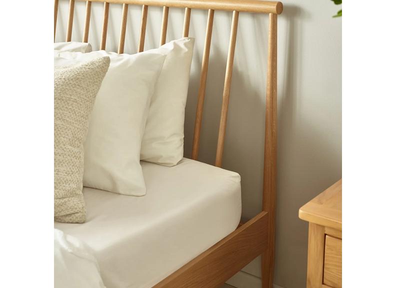 Belton Oak Spindle Bed – Solid Oak Wooden Bed Frame with Classic Spindle Headboard
