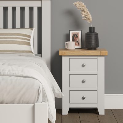Windsor 3 Drawer Bedside – Ivory with Oak Top 625mm (WBF) (Pre-order for September)