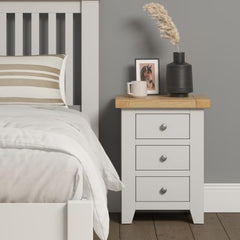 Windsor 3 Drawer Bedside – Ivory with Oak Top 625mm (WBF) (Pre-order for September)